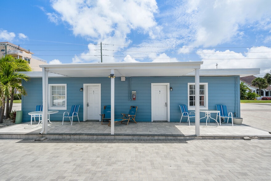 More Photos Of 602 Poinsettia Ave, Clearwater Beach Hotel For Sale