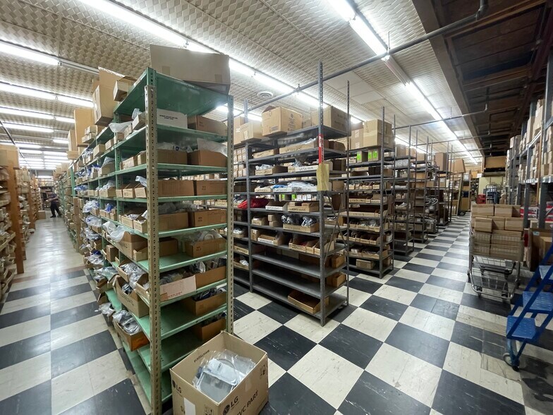 More Photos Of 7757 Lawrence, Norridge Department Store For Lease