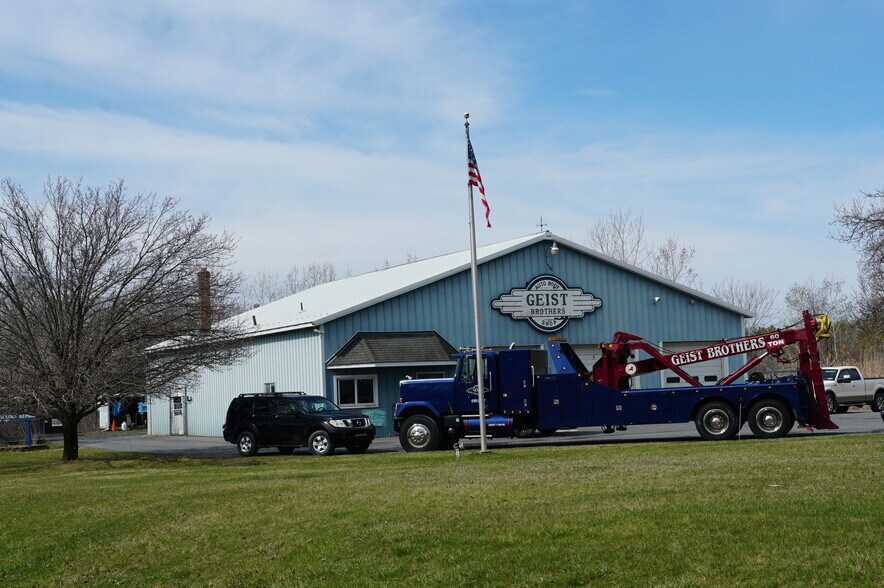 Primary Photo Of 43 Frontage Rd, Glenmont Auto Repair For Sale