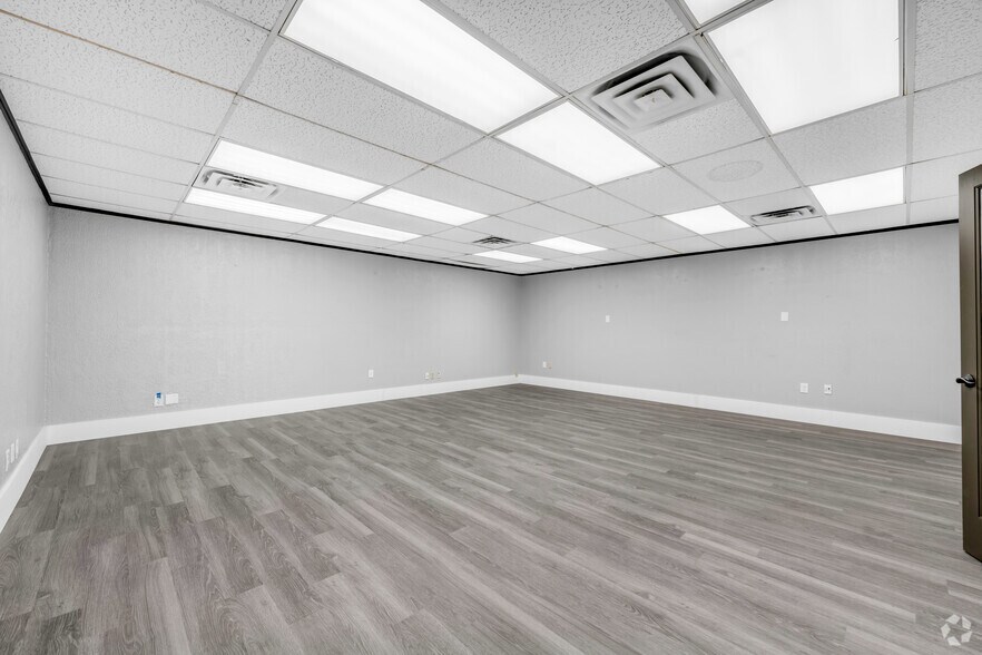 More Photos Of 2920 Motley Dr, Mesquite Medical For Sale