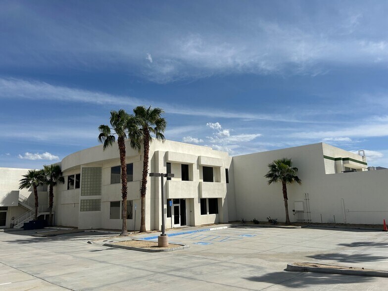 More Photos Of 42650 Melanie Pl, Palm Desert Loft Creative Space For Lease