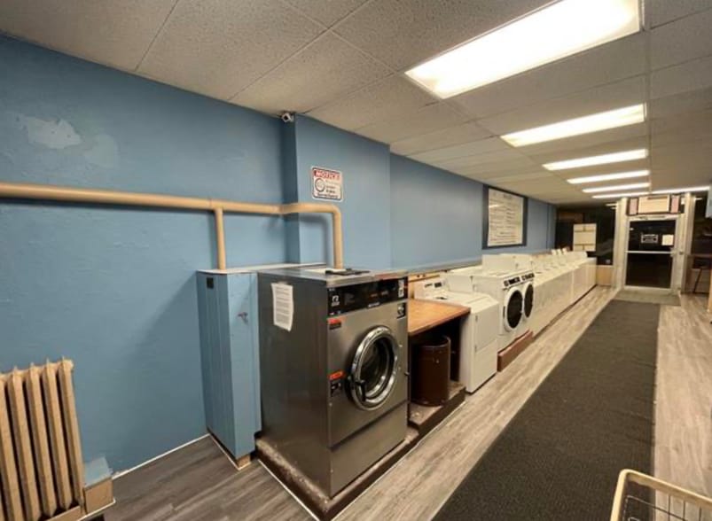 More Photos Of 243 High St, Mineral Point Flex For Sale