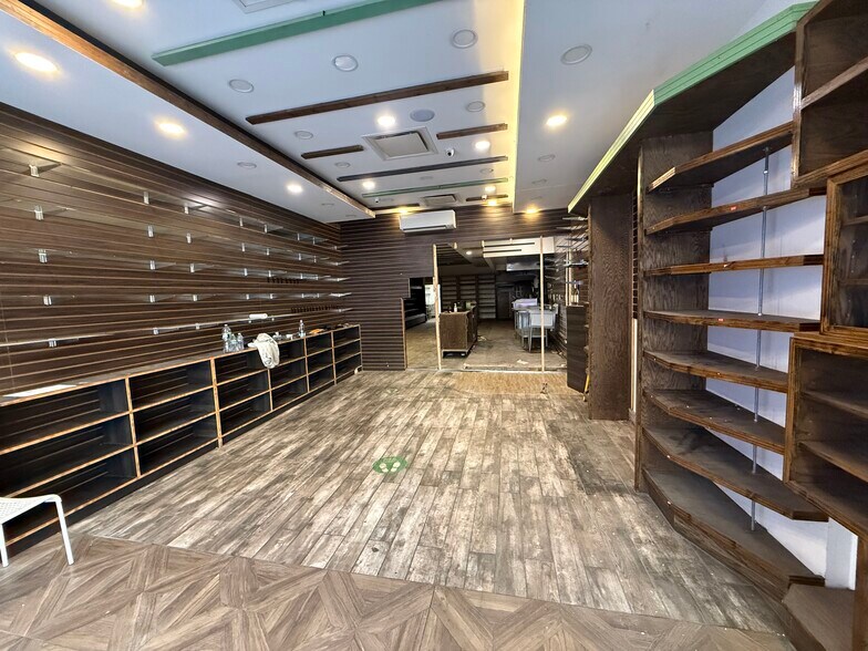 More Photos Of 51 E 34th St, New York Apartments For Lease