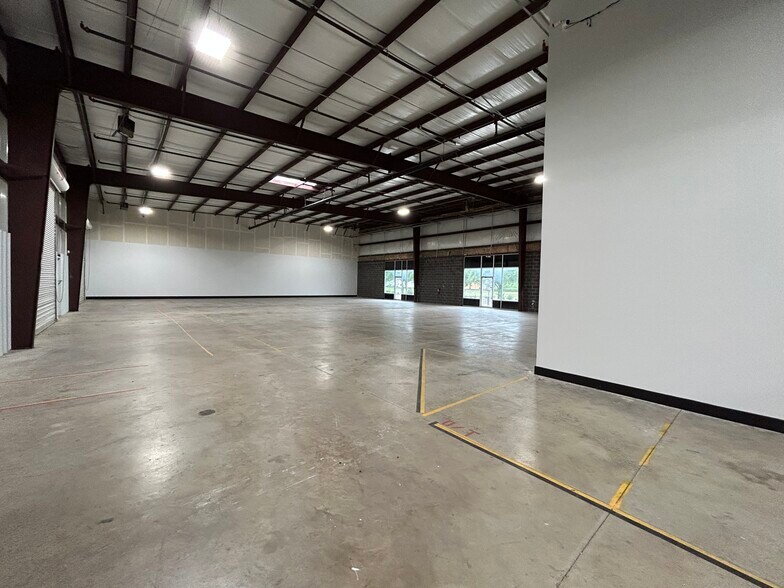 More Photos Of 7265 W 43rd St, Houston Warehouse For Lease