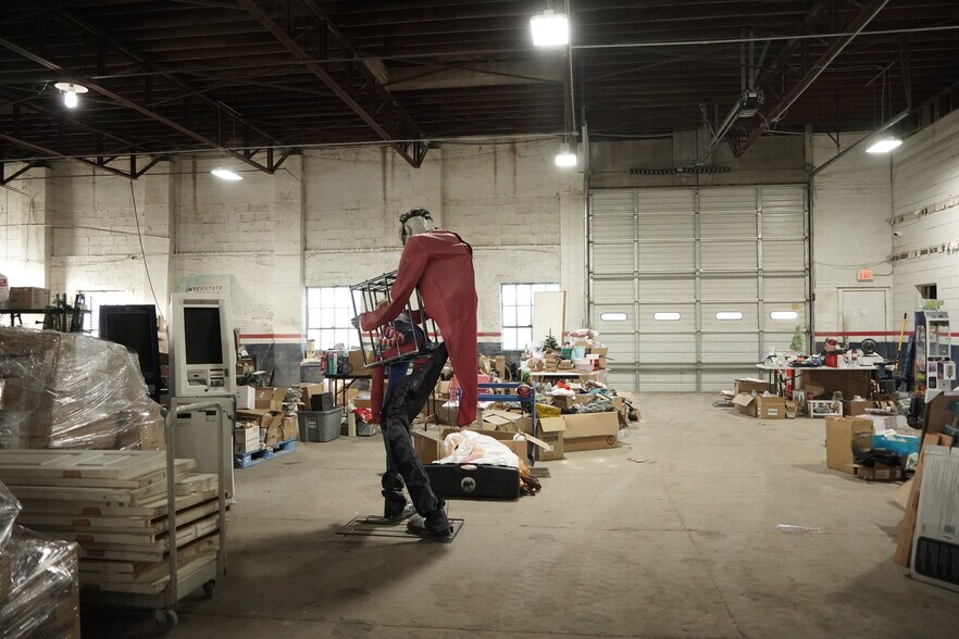 More Photos Of 215 N Main Ave, Big Lake Flex For Sale