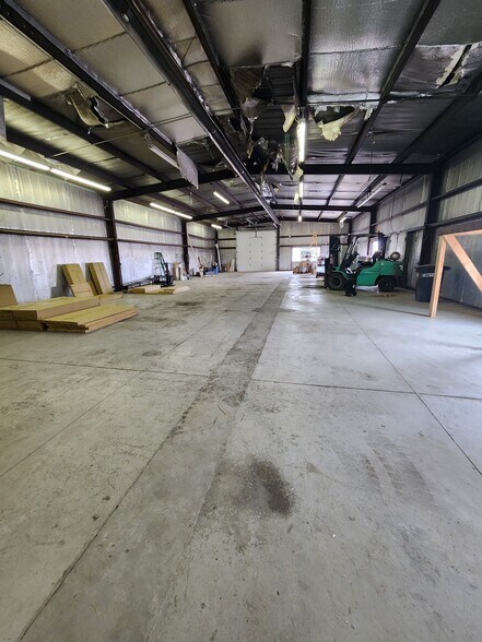 More Photos Of 111 E Maple St, Lamar Flex For Sale