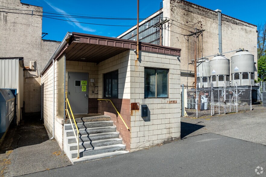 More Photos Of 1000 S 2nd St, Plainfield Industrial For Sale