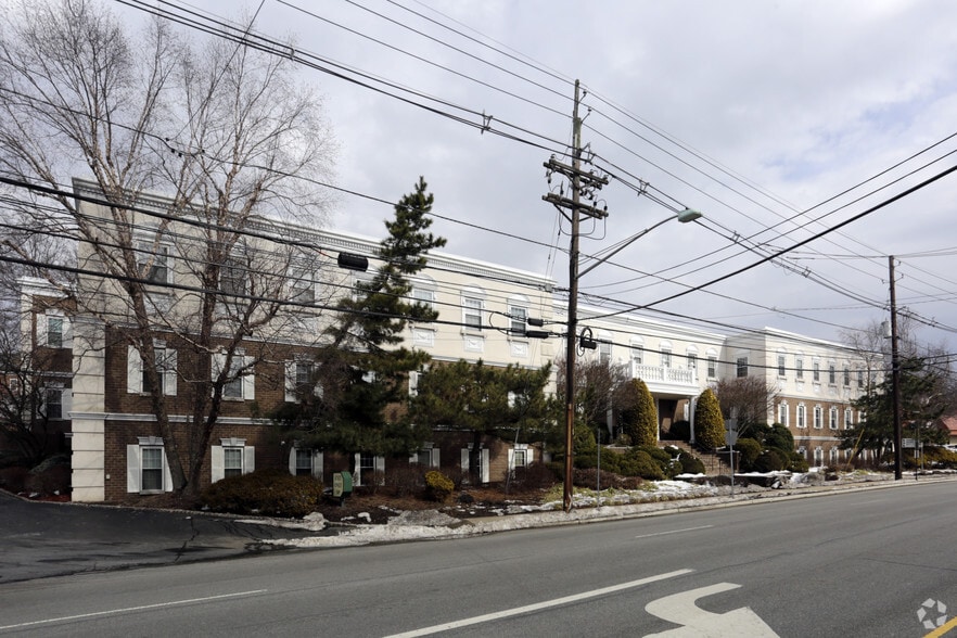 More Photos Of 349 E Northfield Rd, Livingston Medical For Lease