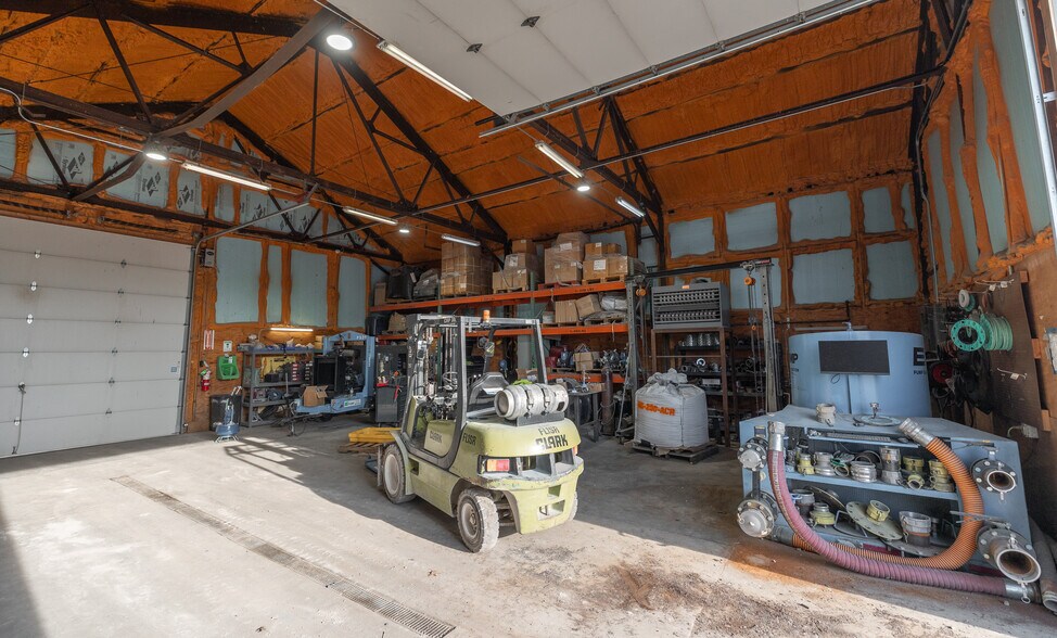 More Photos Of 300 Washington St, South Roxana Warehouse For Sale