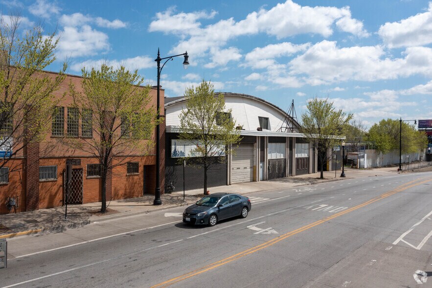 More Photos Of 3903-3927 S Halsted St, Chicago Service For Lease