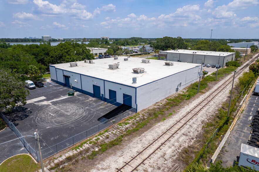 More Photos Of 2180 Premier Row, Orlando Warehouse For Lease