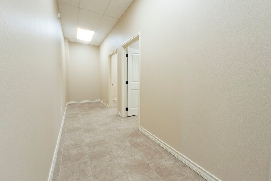 More Photos Of 1806 CR-1101, Midland Warehouse For Lease