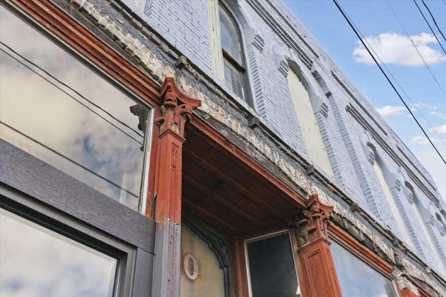 More Photos Of 1017 Washington Ave, Bay City Storefront Retail Residential For Sale