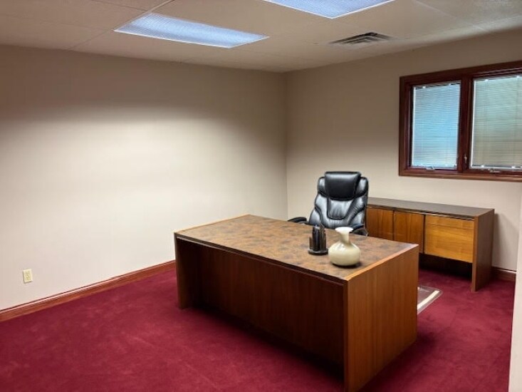 More Photos Of 1081 N University Blvd, Middletown Office For Lease