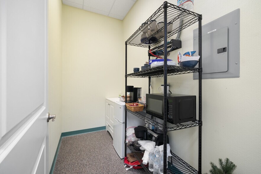 More Photos Of 106 Gateway Center Dr, Paso Robles Office For Lease