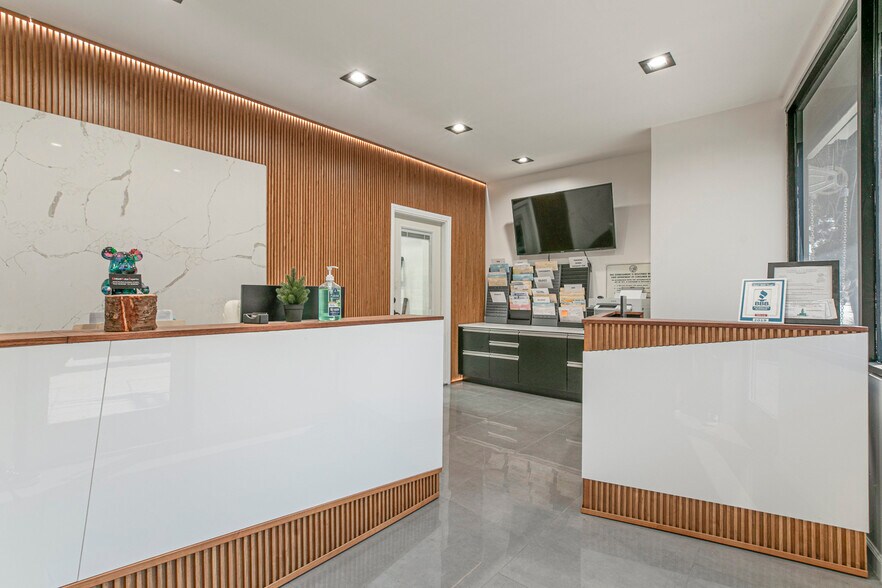 More Photos Of 4605–4619 W Pico Boulevard, Los Angeles Auto Repair For Sale