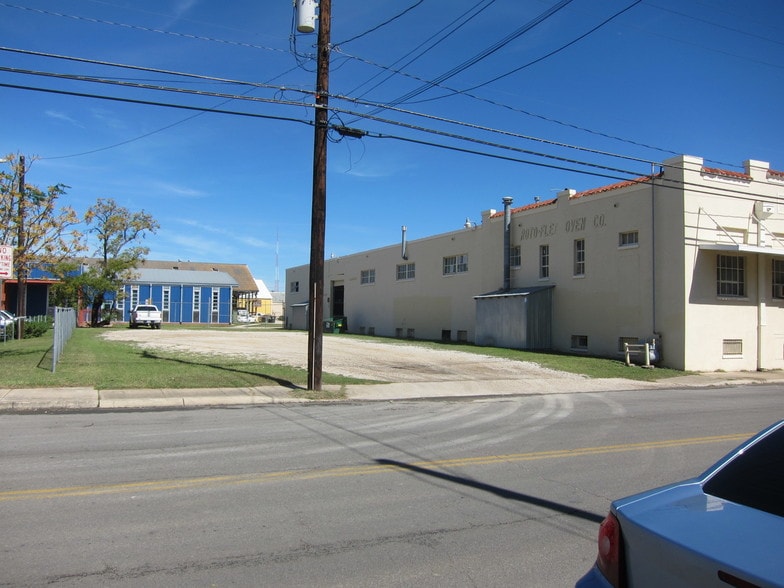 More Photos Of 135 E Cevallos St, San Antonio Manufacturing For Lease