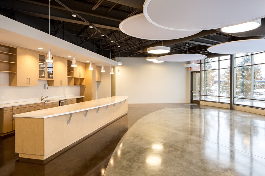 More Photos Of 9023 Columbine Rd, Eden Prairie Unknown For Lease