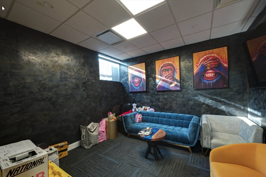 More Photos Of 77 Marine St, Farmingdale Manufacturing For Sale