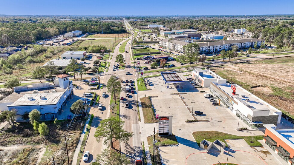 More Photos Of 650 W Rankin Rd, Houston Freestanding For Lease