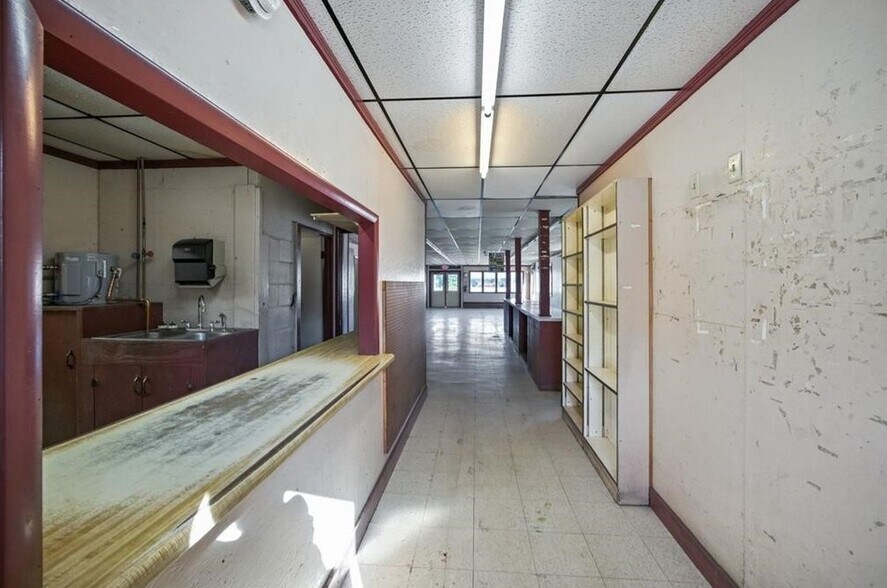 More Photos Of 136 Lake St, Penn Yan Freestanding For Lease