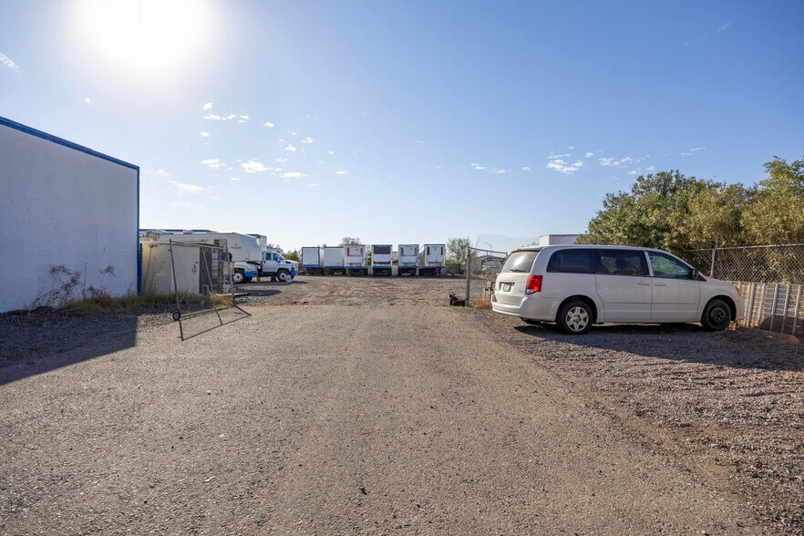 More Photos Of 655 W Cottonwood Ln, Casa Grande Showroom For Sale