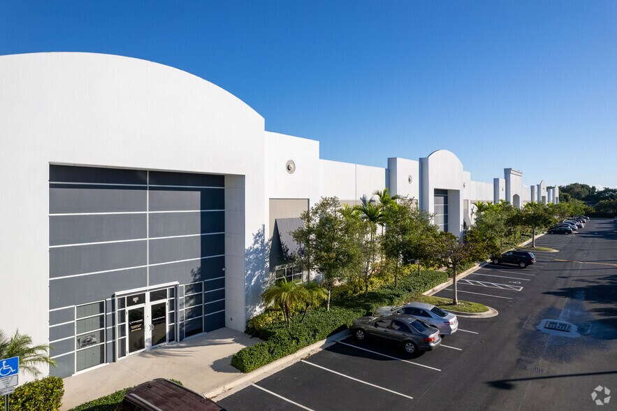 More Photos Of 710 S Powerline Rd, Deerfield Beach Unknown For Lease