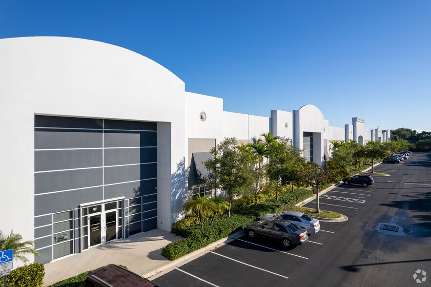 More Photos Of 730 S Powerline Rd, Deerfield Beach Unknown For Lease