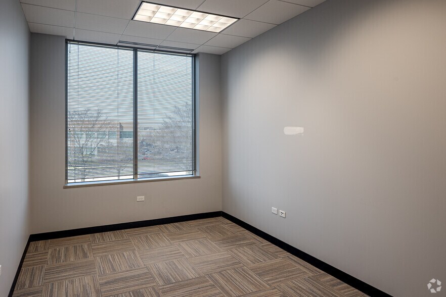 More Photos Of 2601 Patriot Blvd, Glenview Office For Lease