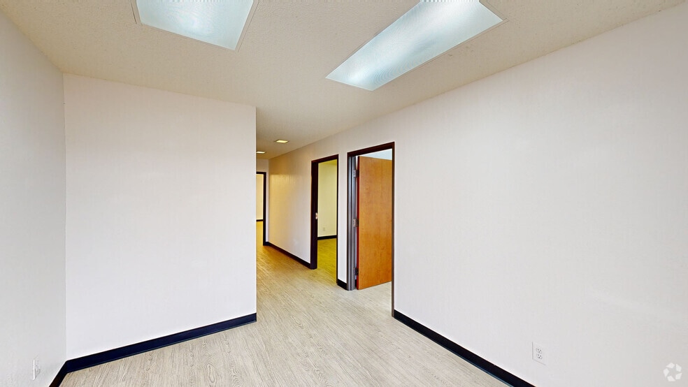 More Photos Of 10930 Switzer Ave, Dallas Unknown For Lease