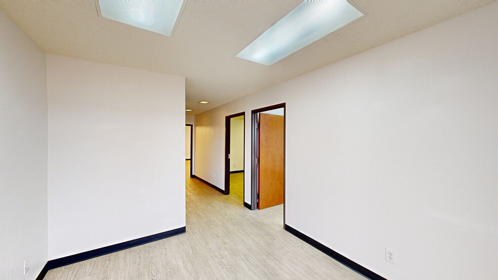 More Photos Of 10930 Switzer Ave, Dallas Unknown For Lease