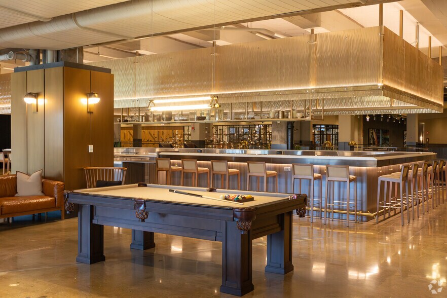 More Photos Of 433 W Van Buren St, Chicago Office For Lease