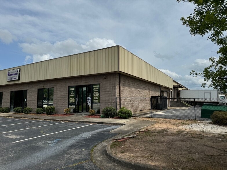 More Photos Of 3100 Mercer University Dr, Macon-Bibb Warehouse For Lease