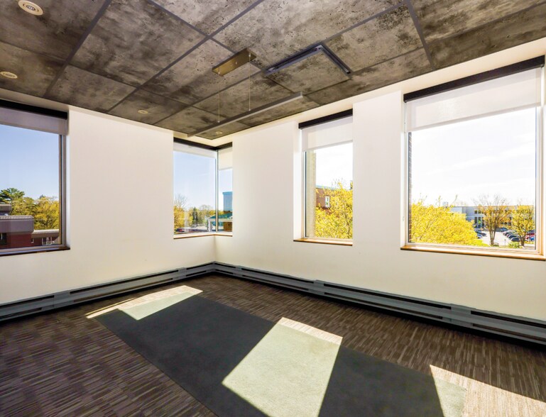 More Photos Of 150 Rue Marchand, Drummondville Office For Lease