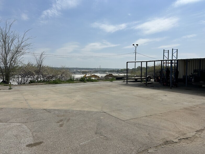 More Photos Of 4425 S 4429 S 84th St, Omaha Warehouse For Sale