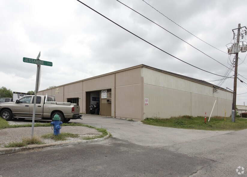 More Photos Of 7111-7129 Atwell Dr, Houston Warehouse For Lease