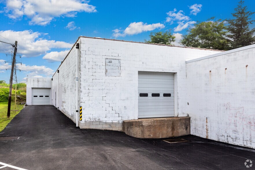 More Photos Of 1123 Ivy Hill Rd, Philadelphia Warehouse For Lease