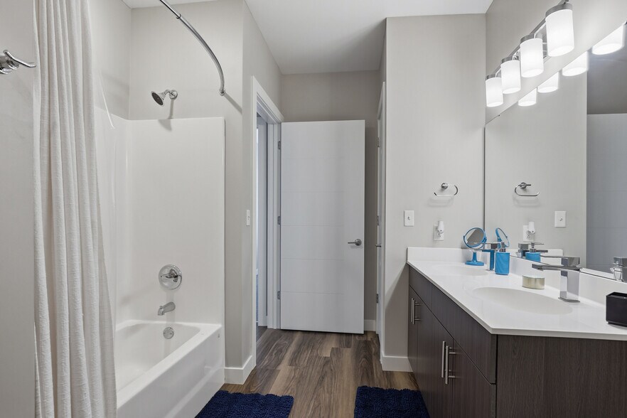More Photos Of 1010 Enclave Blvd, Edwardsville Apartments For Sale