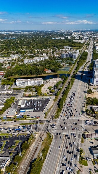 More Photos Of 2261-2299 NE 164th St, Aventura Warehouse For Lease