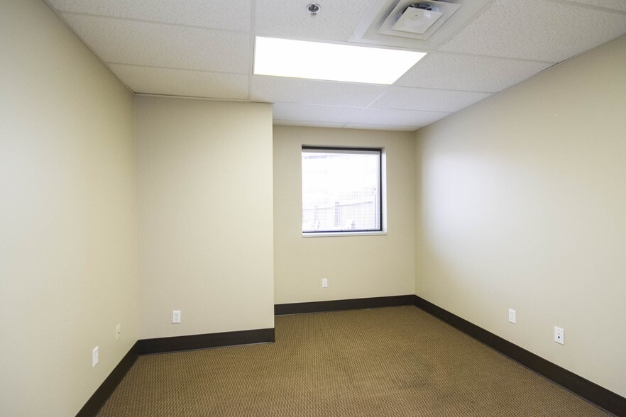 More Photos Of 5701-5725 Coventry Ln, Fort Wayne Unknown For Lease