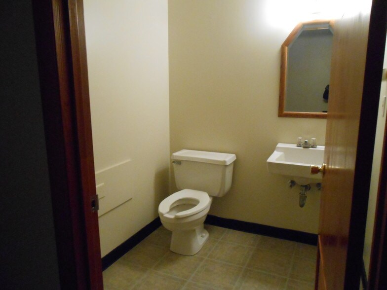 More Photos Of 55 S Progress Ave, Harrisburg Office For Sale