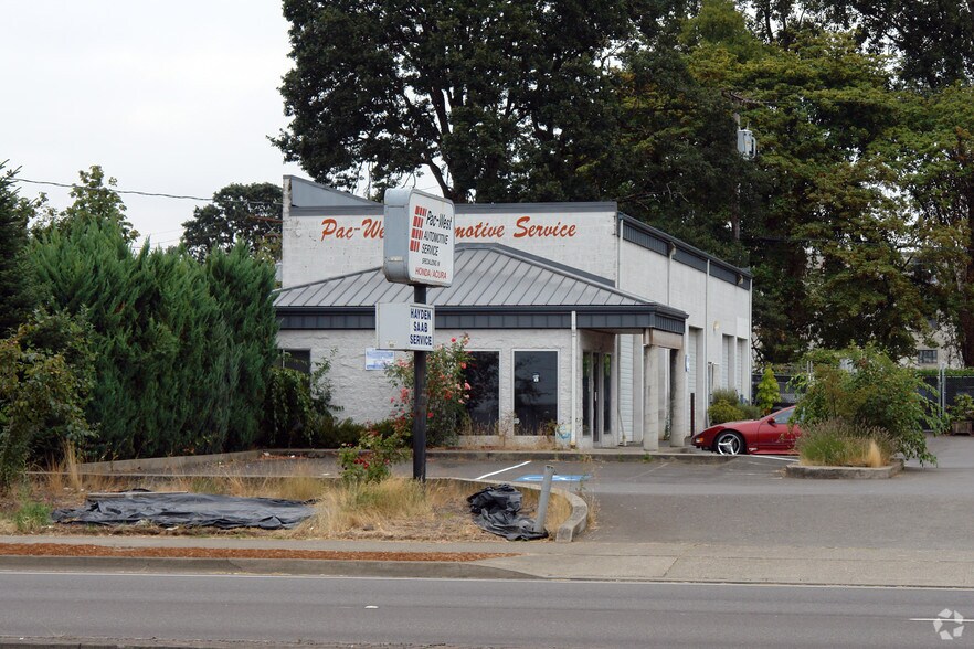 More Photos Of 930 Commercial St NE, Salem General Retail For Sale