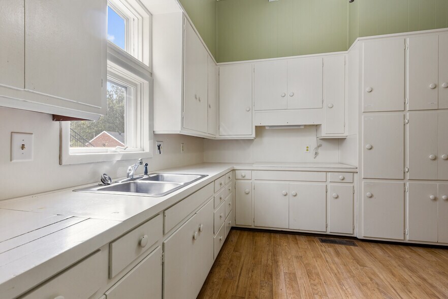 More Photos Of 1542 Frederica St, Owensboro Office Residential For Sale