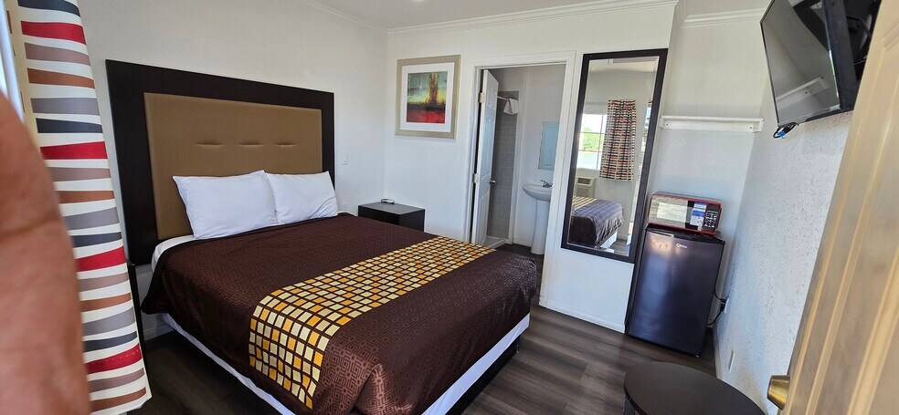 More Photos Of 2128 State Highway 58 Business Route E, Mojave Hotel For Sale