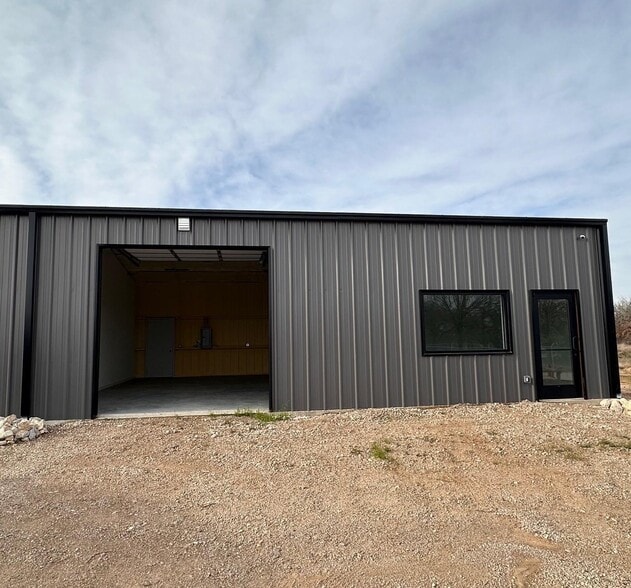 More Photos Of 4916 Fairview Rd, Millsap Warehouse For Lease