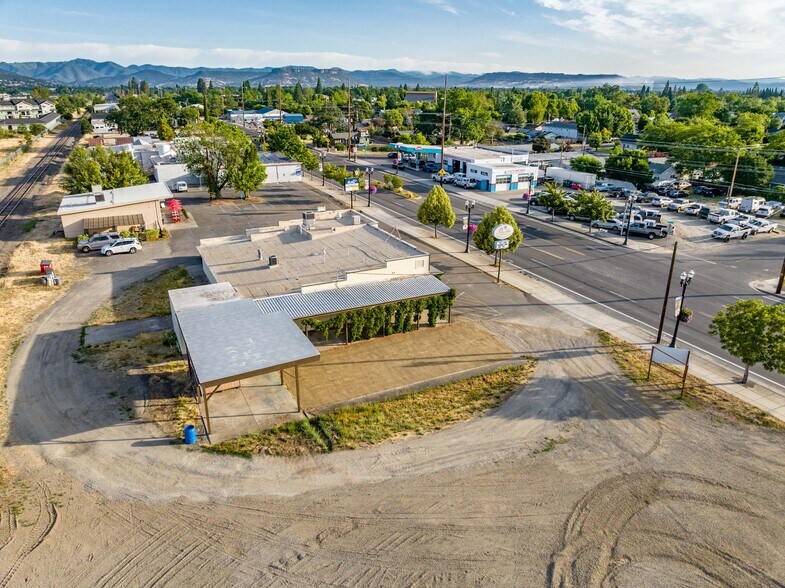 More Photos Of 211 Front St, Central Point General Retail For Sale