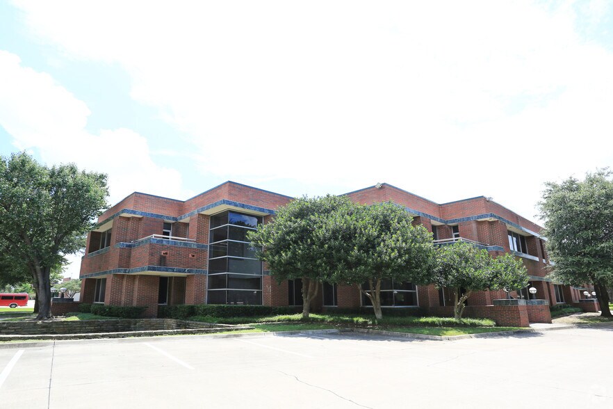 More Photos Of 1501 Luna Rd, Carrollton Research And Development For Lease