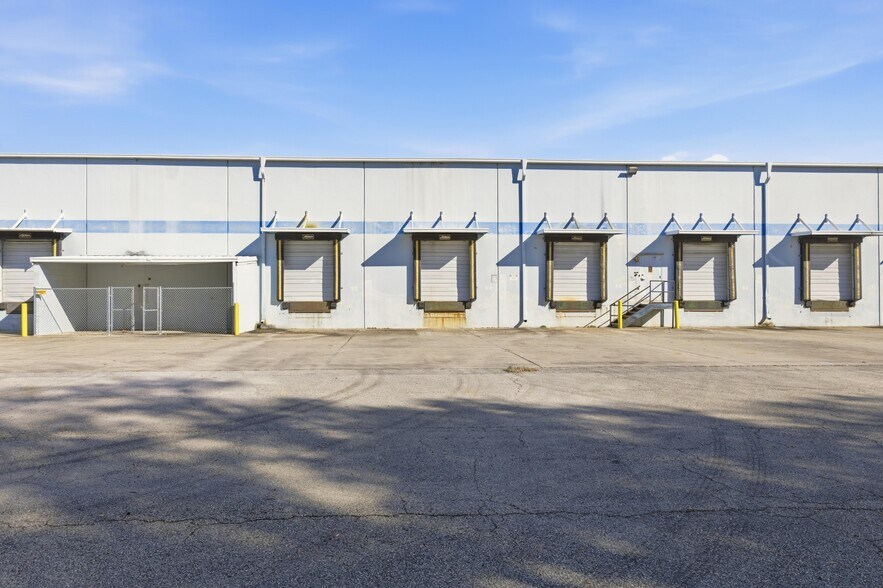 More Photos Of 451 SW 57th Ave, Ocala Distribution For Lease