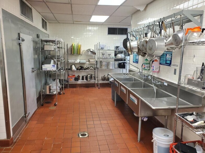 More Photos Of 3050 University Pky, Winston-Salem Hotel For Lease