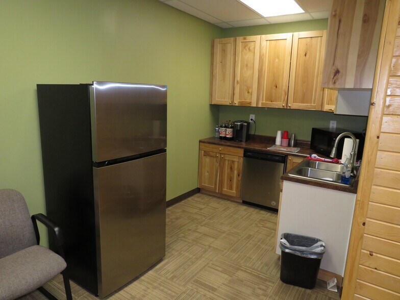 More Photos Of 264-272 S Front St, Braidwood Freestanding For Lease